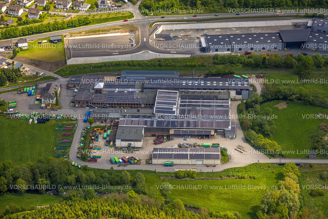 Sundern230504777 | Luftbild, Gewerbegebiet Zum Dümpel, hbwt e.K. Wärmebehandlungstechnik, Solardach, Stemel, Sundern, Sauerland, Nordrhein-Westfalen, Deutschland