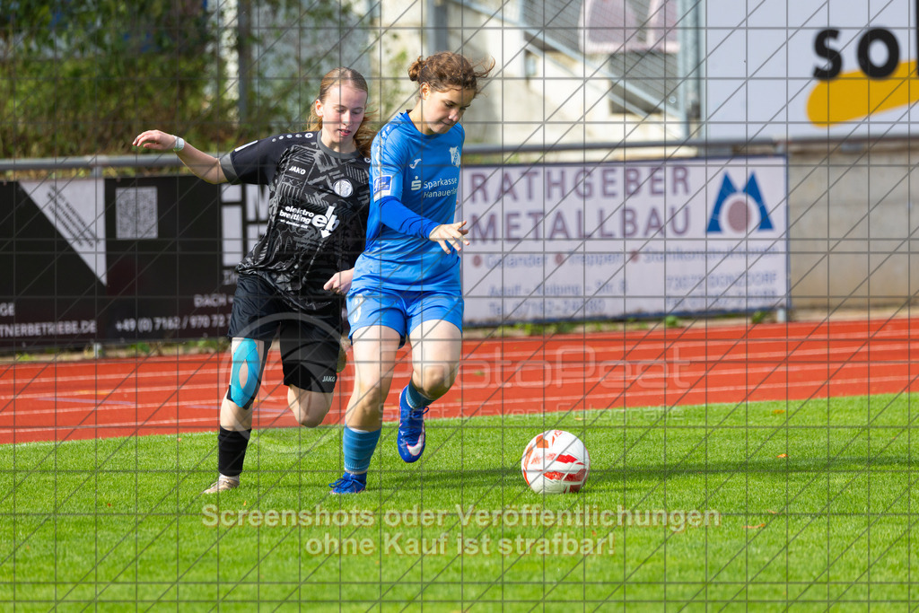 20261010_140645_0748_(c)_by_PhotoPeet | #,1.FC Donzdorf (schwarz) vs. SC Sand (blau), Fußball, EnBW-Oberliga B -Juniorinnen, 05. Spieltag, Saison 2026/2027, Rasenplatz Lautertal Stadion, Süßener Straße 16, 73072 Donzdorf, 10.10.2026 - 14:00 Uhr,Foto: PhotoPeet / Sport- &amp; Eventfotografie / Peter Harich
