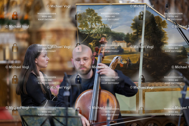 TAM25_K.10__Michael-Vogl_019_7396 | Tage Alter Musik Regensburg K.10 Basilika Unserer Lieben Frau zur Alten Kapelle The Beggar’s Ensemble (Frankreich) Elite de bons mots Meister des französischen Barocks Rameau – Royer – Boismortier – Leclair Augustin Lusson Solovioline, Leitung Foto: Michael Vogl