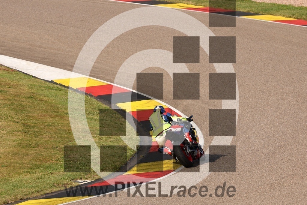 0641-20240823_05972 | Schöne Erinnerungen an spannende Momente - das festzuhalten ist unser Job. PIXELrace.de ist seit 2003 auf den Rennstrecken Europas unterwegs um die Action draußen beim Fahren und die wunderbare Stimmung imm Fahrerlager für euch einzufangen.