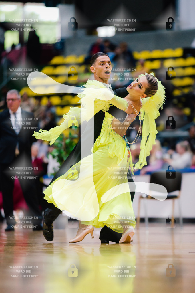 Hessen Tanzt WDSF International Open Standard 5th (86) Vladyslav Tsykhanovskyi _ Veronika Tsikhanovska (Schwarz-Weiß-Club Pforzheim)-2025-05-17-8494 | Webshop for digital downloads and prints of dance sport, event & show photographer Julian Link - Realisiert mit Pictrs.com