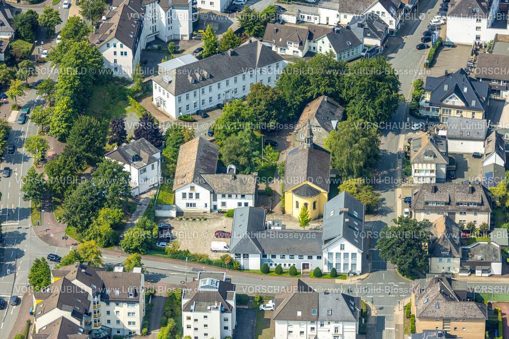 Meschede250807317 | Luftbild, Christuskirche und Gemeindehaus, HSK Musikschule, Meschede-Stadt, Meschede, Sauerland, Nordrhein-Westfalen, Deutschland