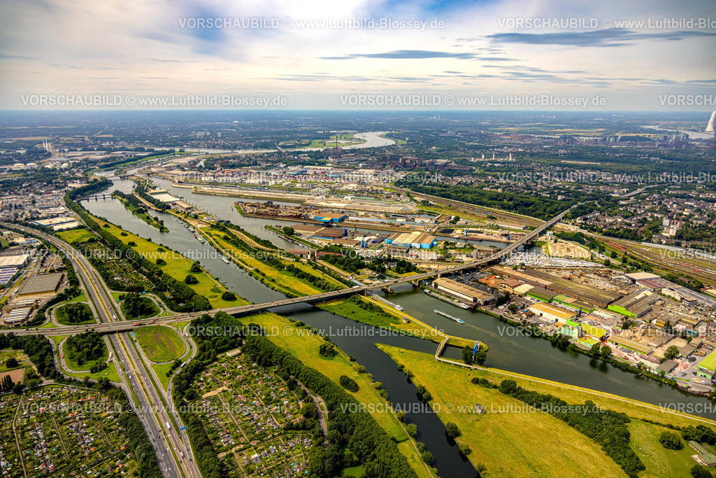 Duisburg240710810Duisport | Luftbild, duisport Hafen Duisburg mit Ölinsel, Kohleninsel und Schrottinsel, Hafenkanal und Fluss Ruhr mit Ruhrschleuse Duisburg, Autobahn A59 und Autobahnkreuz Duisburg mit Autobahn A40, hinten der Fluss Rhein, Fernsicht und blauer Himmel mit Wolken, Obermeiderich, Duisburg, Ruhrgebiet, Nordrhein-Westfalen, Deutschland