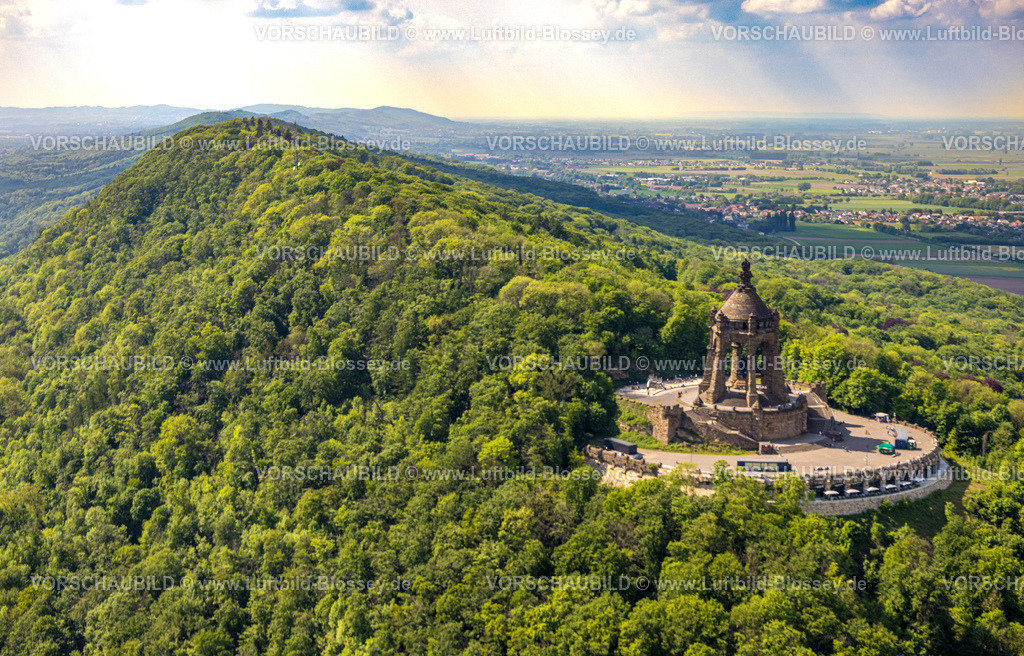 PortaWestfalica240505282Wiehengebirge_Kaiser-Wilhelm-Denkmal | Luftbild, Kaiser-Wilhelm-Denkmal, kulturelles Denkmal, Besucherzentrum und Gastronomie, Wiehengebirge, Barkhausen, Porta Westfalica, Ostwestfalen, Nordrhein-Westfalen, Deutschland