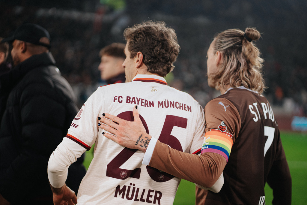 FCP07099 | Der offizielle Shop für FC St. Pauli Fotos. Wähle aus Spielszenen & Fanmomenten dein FCSP Wunschformat. Wir liefern Millerntor-Atmosphäre.