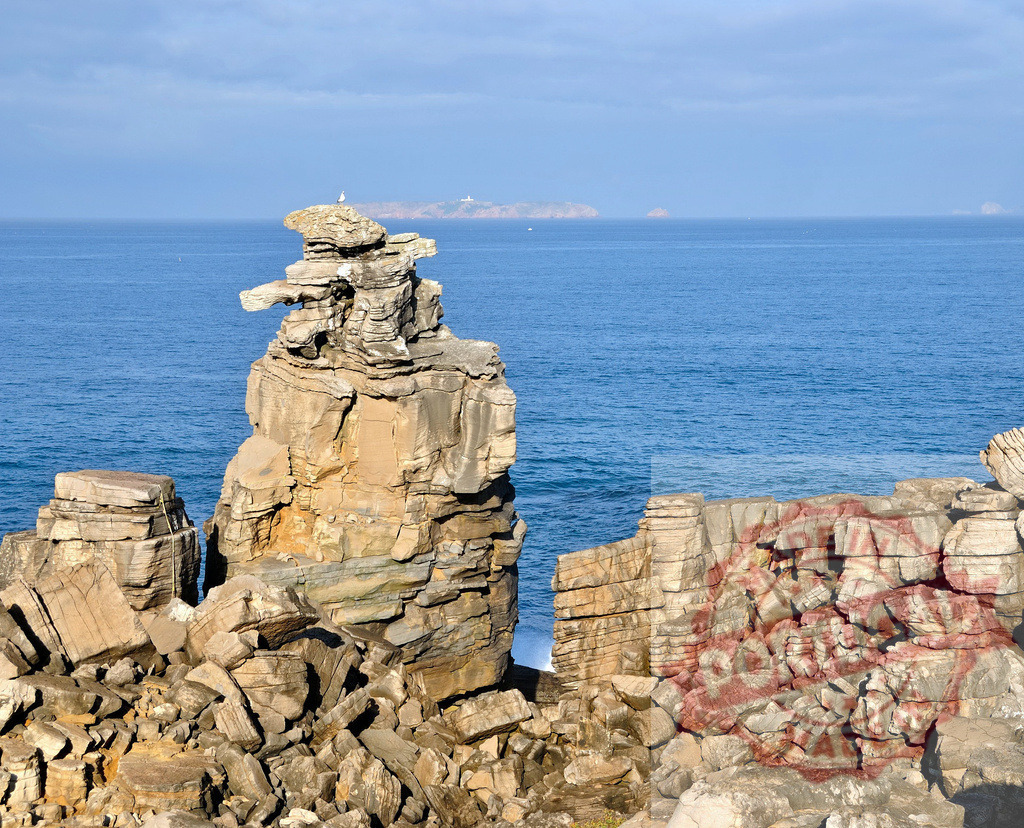Cabo Carvoeiro rock formations along Portugal Atlantic coastline. Centro - Portugal | Coastal rocks shaping natural arch at Cabo Carvoeiro, Peniche, Portugal - Realized with Pictrs.com