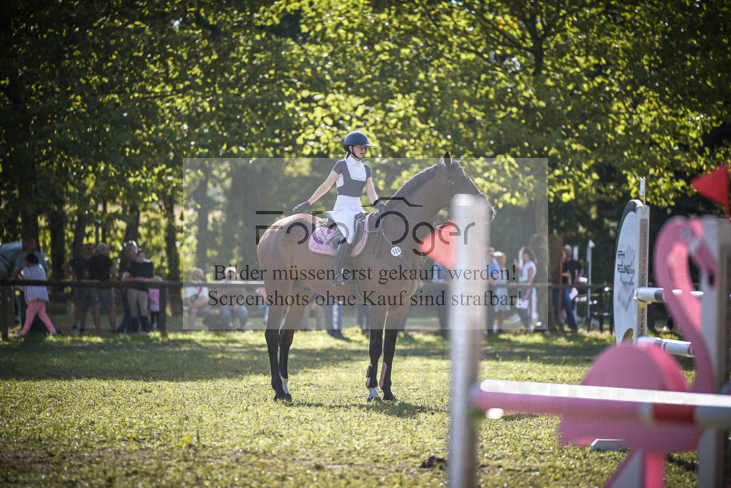 DOS_0180 | Entdecke hochwertige Reitturnierfotos von Foto Oger. Professionell, emotional und authentisch – jetzt Lieblingsmomente im Shop bestellen.Deutschlandweite Turnierfotografie. - Realisiert mit Pictrs.com