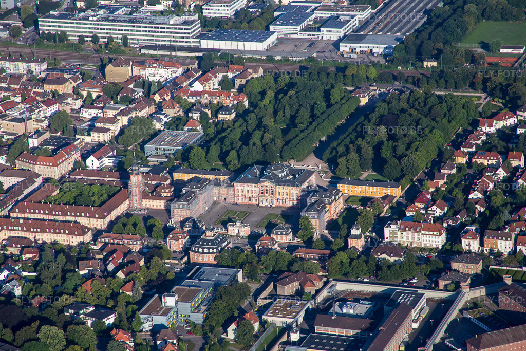 Luftbild: Schloß von Osten in Bruchsal im Bundesland Baden-Württemberg in Deutschland. Foto: IMG_092322.jpg vom 01.08.2016 durch Werner Riehm/FLY-FOTO.de