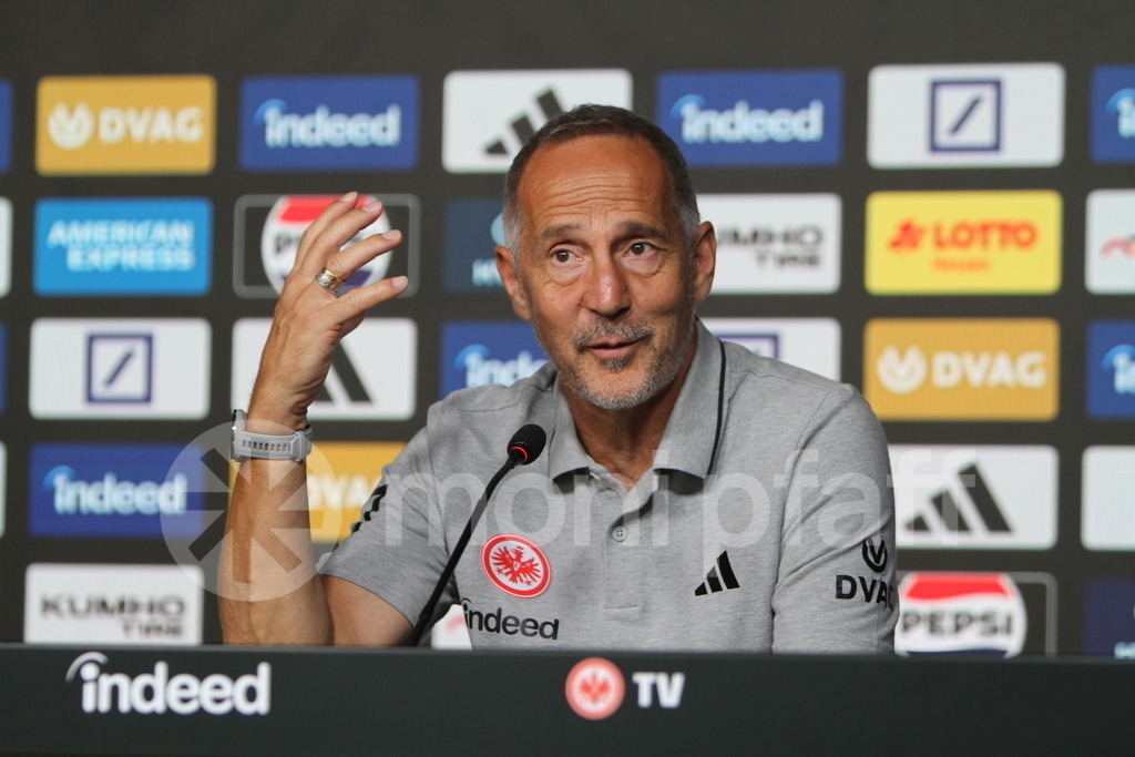 Eintracht Frankfurt Trainer Adi Hütter | Online-Shop | monipfaff.de - Realisiert mit Pictrs.com