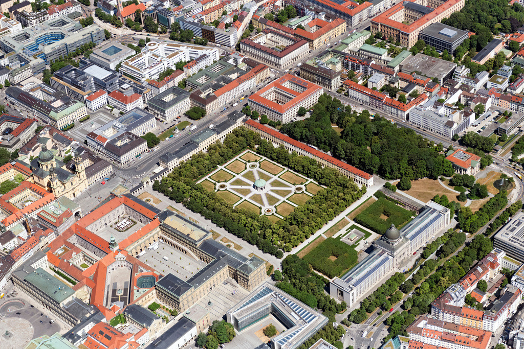 dr__0202507.jpg | MüNCHEN 29.06.2023 Parkanlage " Hofgarten " an der Hofgartenstraße im Ortsteil Altstadt in München im Bundesland Bayern, Deutschland. // Park of " Hofgarten " on street Hofgartenstrasse in the district Altstadt in Munich in the state Bavaria, Germany. Foto: Daniel Reiter