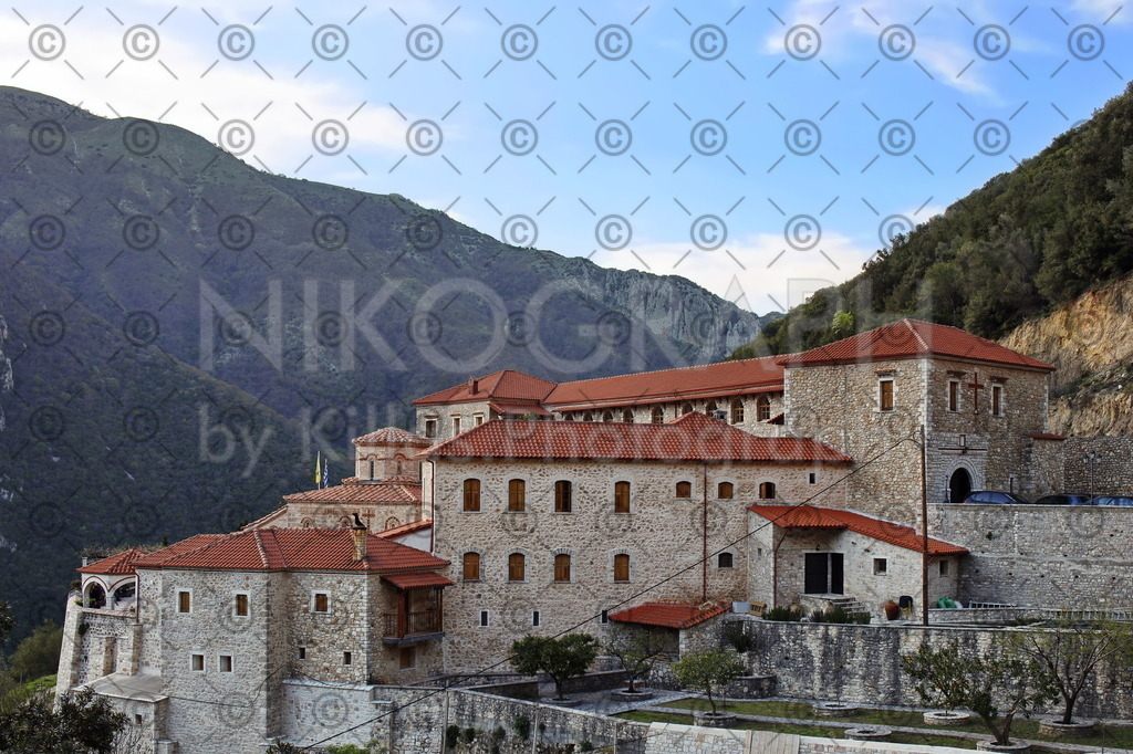 Kloster Giroméri - Iera Moni Giromeriou | Das Kloster „Iera Moni Giromeriou“ liegt in der Präfektur Thesprotia im Nordwesten von Griechenland, rund acht Kilometer von der Stadt Filiates entfernt. Auf der Bergkette Farmakovouni wurde das Kloster Anfang des 14. Jahrhunderts auf einer Höhe von rund 300 Metern gegründet.