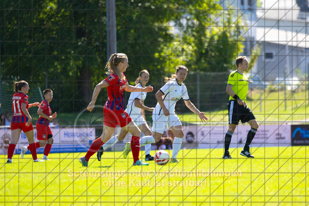 20260906_124540_0315_(c)_by_PhotoPeet | #,1.FC Donzdorf (weiß) vs. 1.FC Heidenheim 1846 (rot), Fußball, Frauen-Verbandspokal Gruppe 2, 2. Runde, Saison 2026/2027, Rasenplatz Lautertal Stadion, Süßener Straße 16, 73072 Donzdorf, 06.09.2026 - 11:00 Uhr,Foto: PhotoPeet / Sport- &amp; Eventfotografie / Peter Harich