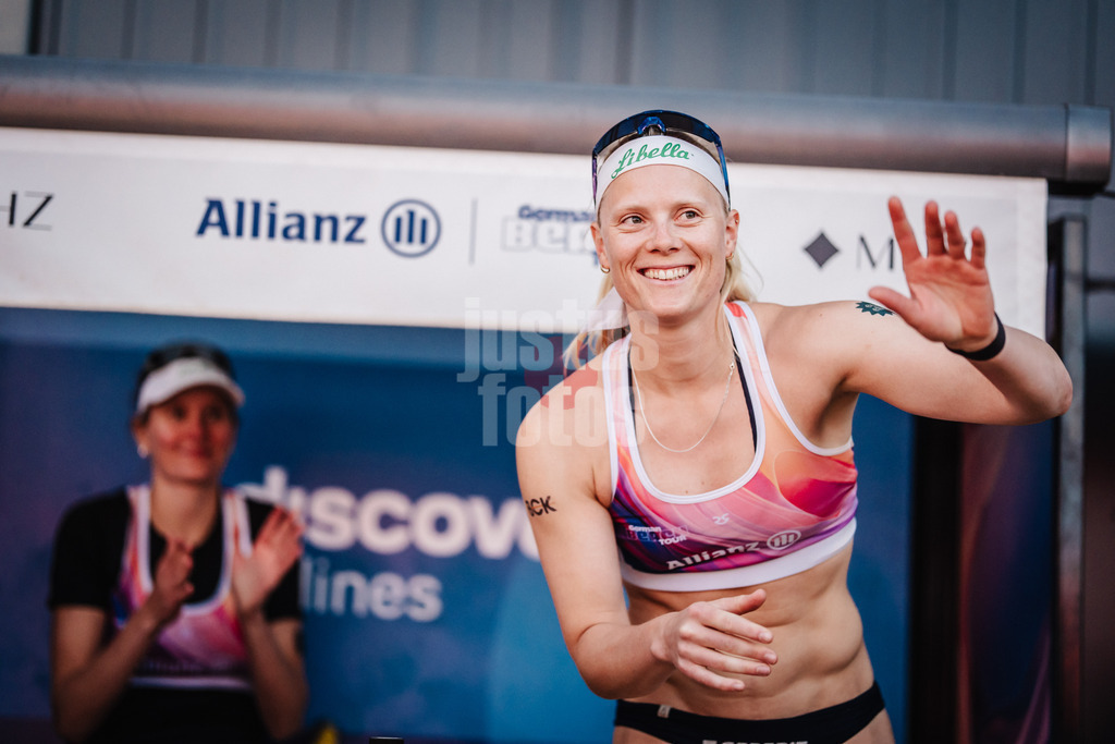 Beachvolleyball | Frauen | Allianz German Beach Tour 2025 | Tourstop Düsseldorf | 16.05.2025 | Anna Behlen läuft ins Stadion ein