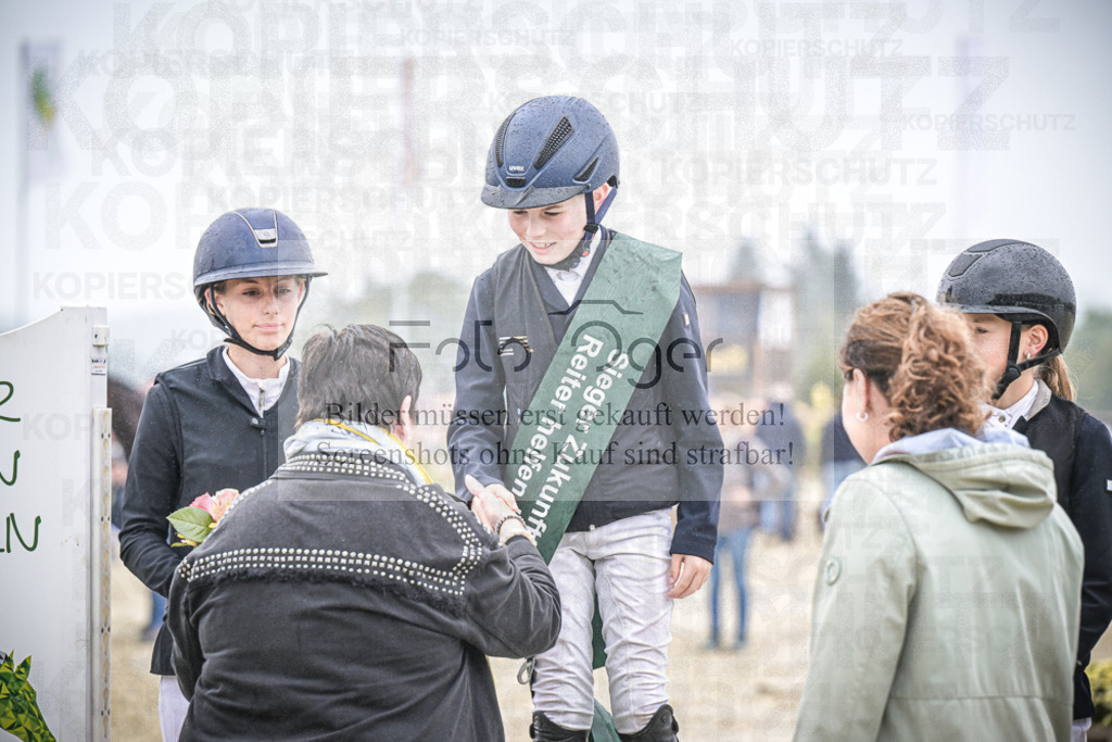 DOS_0086 | Entdecke hochwertige Reitturnierfotos von Foto Oger. Professionell, emotional und authentisch – jetzt Lieblingsmomente im Shop bestellen.Deutschlandweite Turnierfotografie. - Realisiert mit Pictrs.com