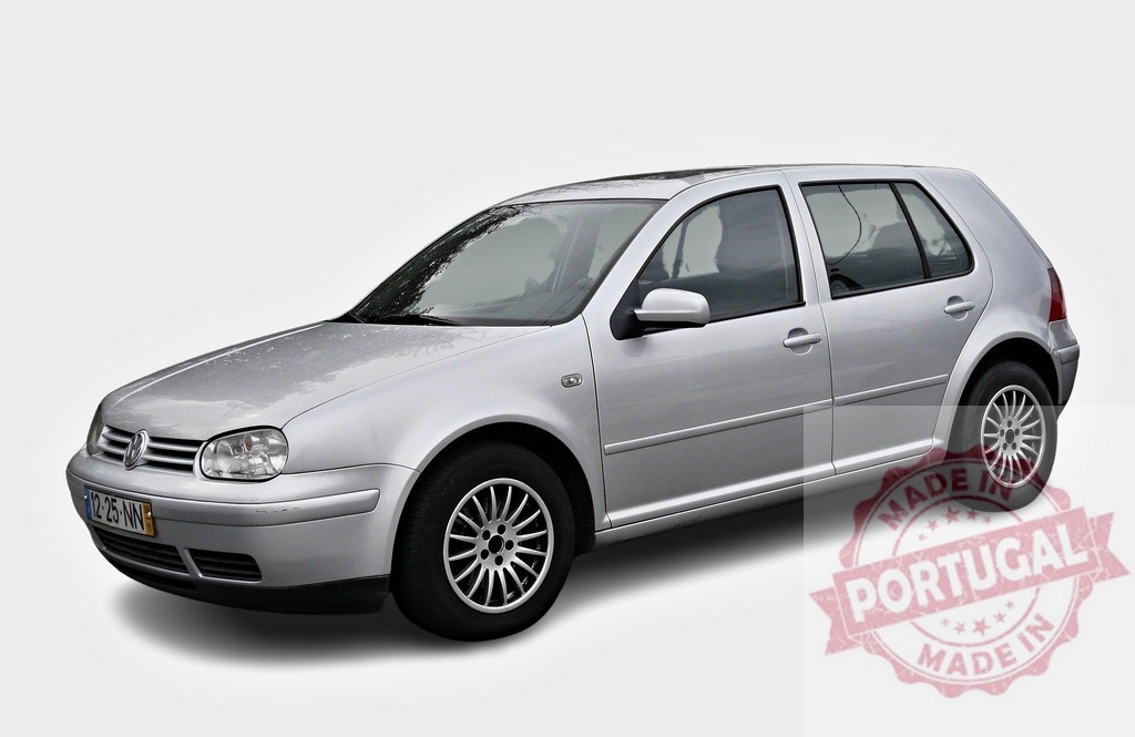 Silver Volkswagen Golf Showing Modern Transportation | Stylish silver Volkswagen Golf represents efficient and convenient personal transportation in modern world - Realisiert mit Pictrs.com