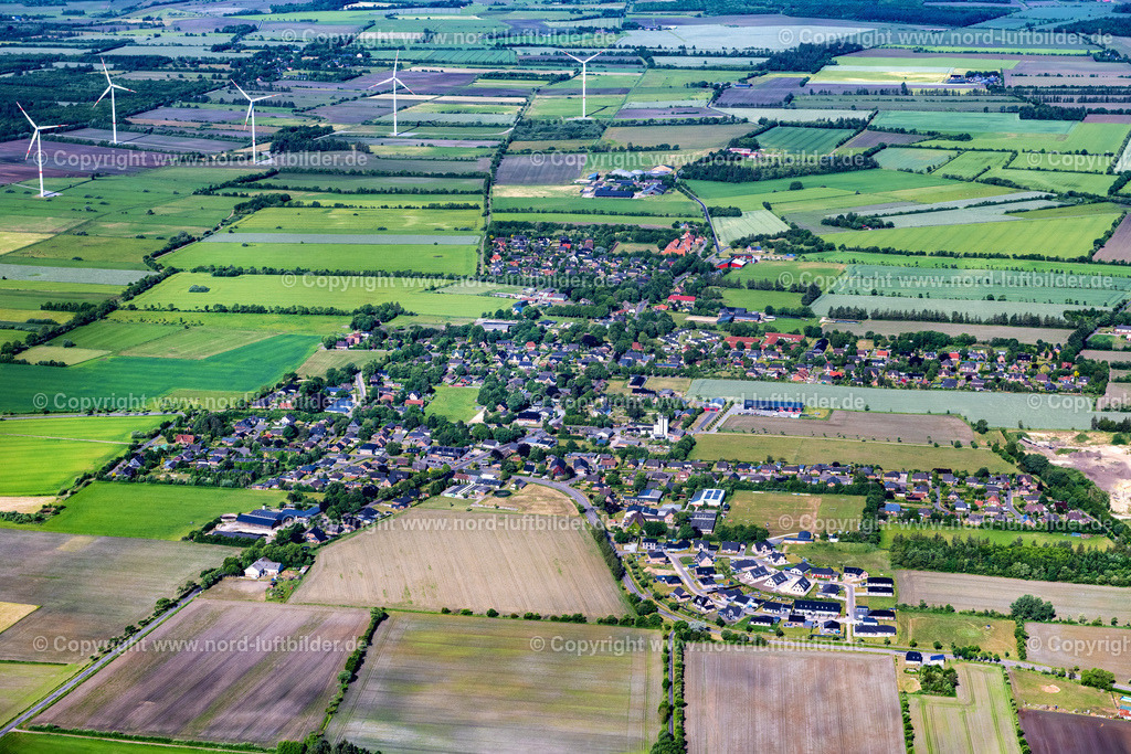Ladelund_ELS_7723100623 | LADELUND 10.06.2023 Strukturen auf landwirtschaftlichen Feldern in Ladelund im Bundesland Schleswig-Holstein, Deutschland. // Structures on agricultural fields in Ladelund in the state Schleswig-Holstein, Germany. Foto: Martin Elsen