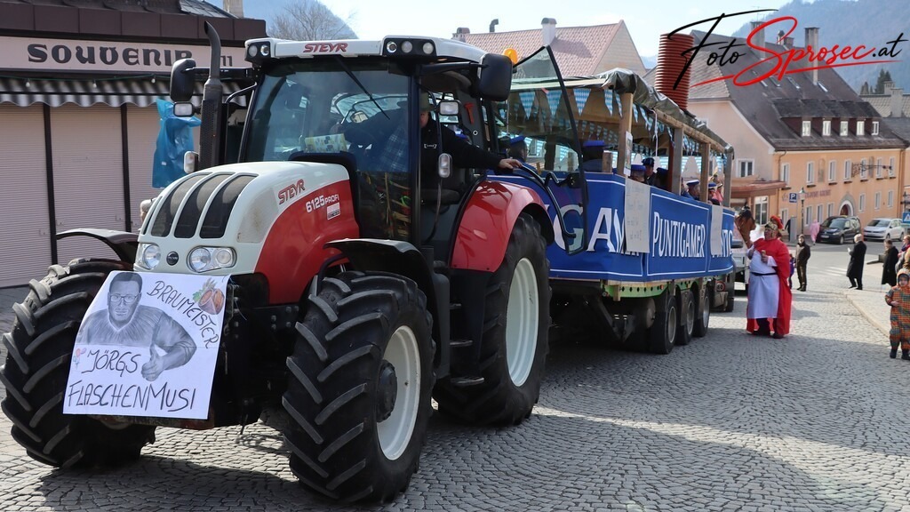 fasching-mariazell2025 (49) | Mit meiner Kamera halte ich besondere Augenblicke, faszinierende Landschaften und interessante Details fest. Dabei entstehen ganz unterschiedliche Aufnahmen – von stimmungsvollen Landschaftsfotografien und beeindruckenden Drohnenaufnahmen über Pressefotos - Realisiert mit Pictrs.com