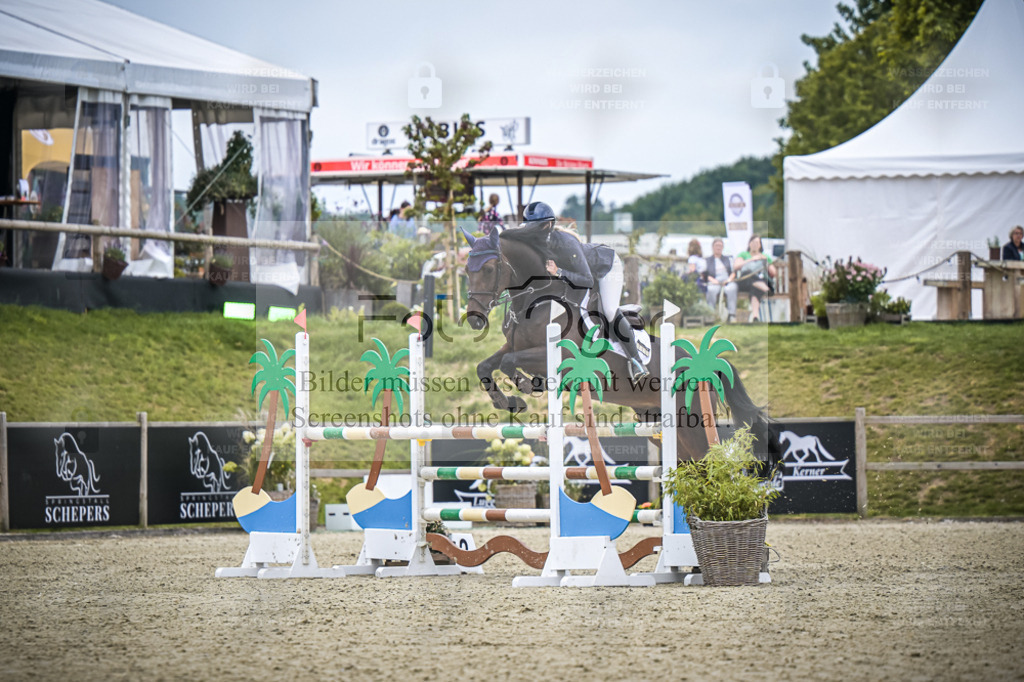 DOS_0580 | Entdecke hochwertige Reitturnierfotos von Foto Oger. Professionell, emotional und authentisch – jetzt Lieblingsmomente im Shop bestellen. - Realisiert mit Pictrs.com