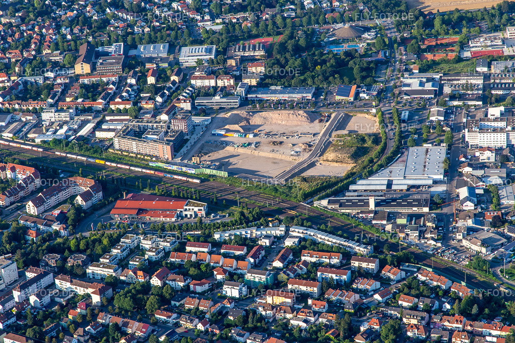 Neubaustelle an der Pfaudlerstraße | Luftbild: Neubaustelle an der Pfaudlerstraße in Schwetzingen im Bundesland Baden-Württemberg in Deutschland. Foto: IMG_142581.jpg vom 18.07.2024 durch ©2025 Werner Riehm fly-foto.de/copyright - Realisiert mit Pictrs.com
