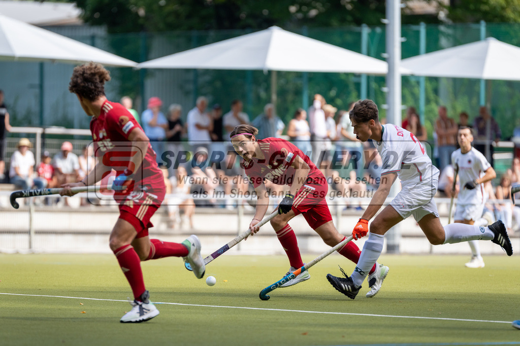 HK_20240907_105320 | 1. Bundesliga Herren RW Köln - Crefelder HTC am 7.9.2024 RW Köln, Köln , Justus Warberg ( Rot-Weiss Köln #5 ) , Julius Dittmar ( Crefelder HTC #24 )