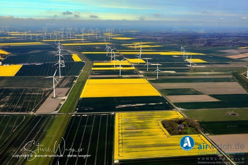 Luftbild Reußenköge, Bredstedter Koog im Kreis Nordfriesland | Bredstedter Koog, wo im Rahmen des Bürgerwindparks Reußenköge Windkraftanlagen errichtet wurden.  Dieser Windpark umfasst mehrere moderne Anlagen der 3-MW-Klasse (z. B. Vestas V112 und Nordex N117) und befindet sich in unmittelbarer Nähe.