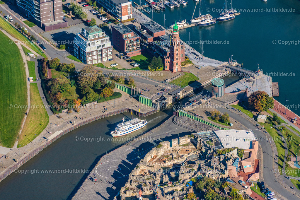 Bremerhaven_Zoo_Am_Meer_ELS_4951091022 | BREMERHAVEN 09.10.2022 Passagier- und Fahrgast- Schiff " MS Geestemünde " in Bremerhaven im Bundesland Bremen, Deutschland. // Passenger ship " MS Geestemuende " in Bremerhaven in the state Bremen, Germany. Foto: Martin Elsen