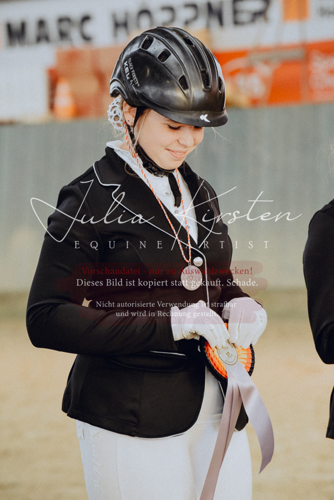 DSC_7402 | Pferde- und Turnierfotografie in Westsachsen. Pferdeportraits, Auftragszeichnungen und intuitive Kunst.