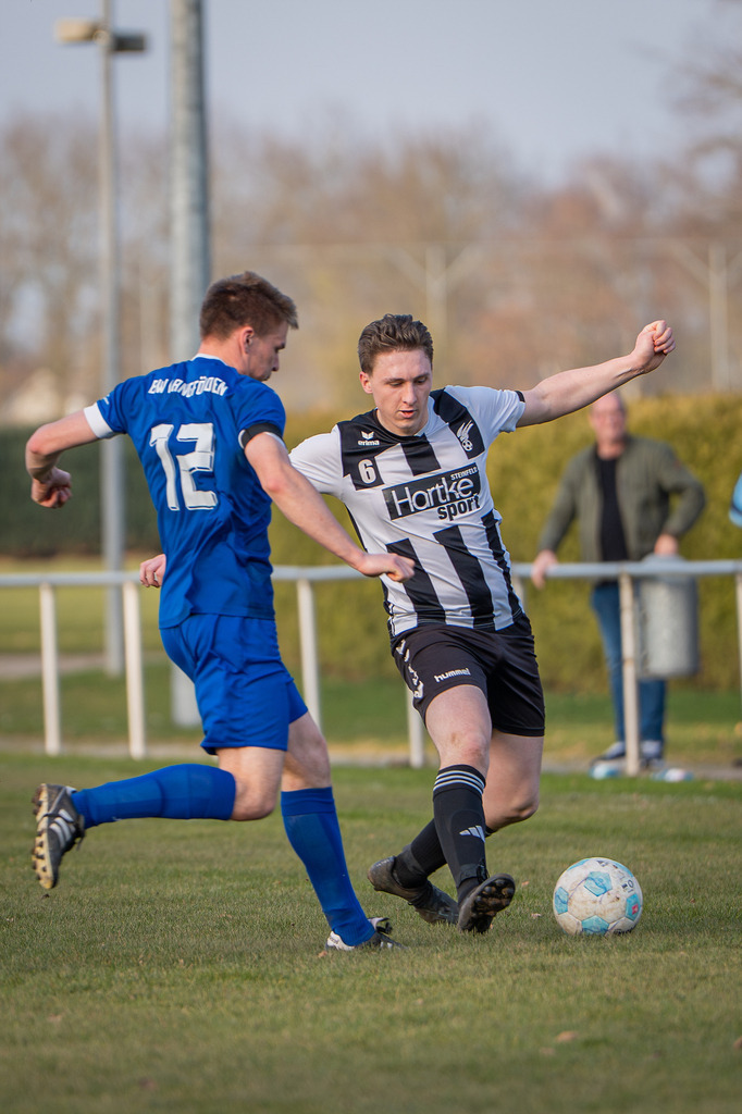 Fußball I Herren I Saison 2025-2026 I Kreisliga VEC I 17. Spieltag I BW Langförden - SV Falke Steinfeld I 7519 | jns.sportfotos - Realisiert mit Pictrs.com