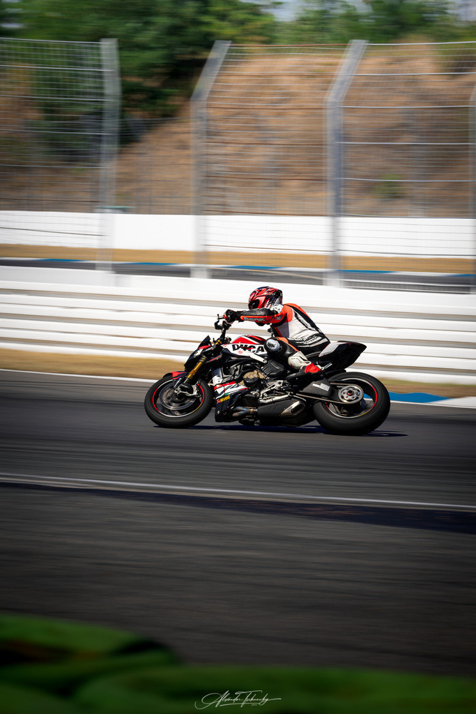 Ducati Trackday Hockenheimring 2026 | Entdecken Sie die faszinierende Welt von Alexander Tschuncky Arts: Kreative Fotografie, atemberaubende Automobilkunst und hochwertiger Bilderdruck. Lassen Sie sich inspirieren! - Realisiert mit Pictrs.com
