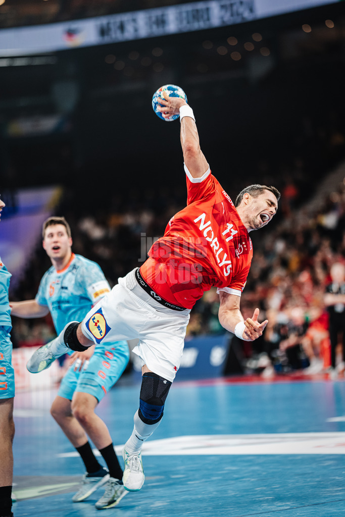 Handball | Herren | EHF EURO 2024 | European Championshop Men 2024 Final Tournament | Dänemark vs. Holland | 17.01.2024 | Rasmus Lauge Schmidt (#11, Dänemark, DEN) beim Wurf
