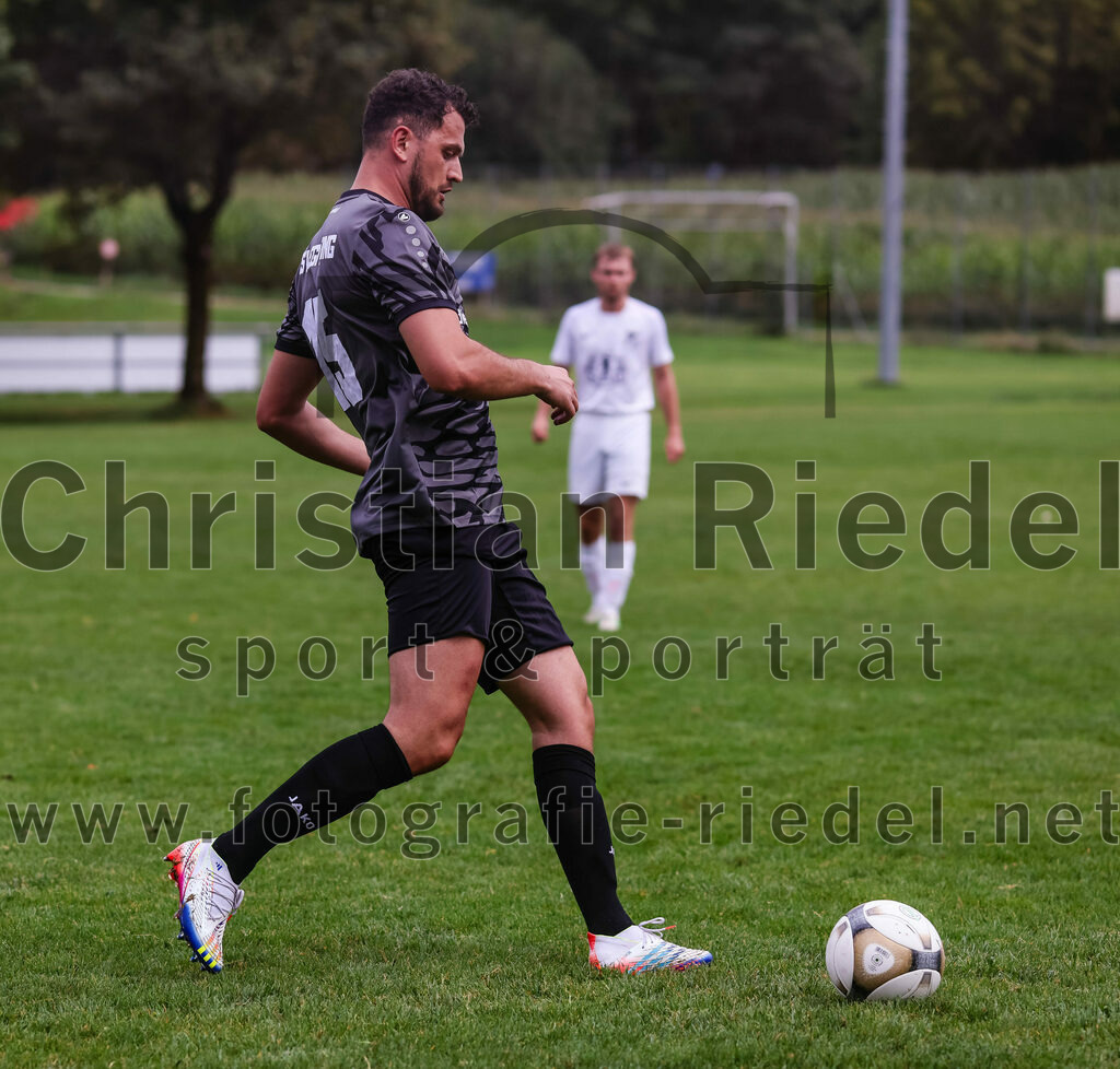 2023-08-27_061_TSV_Egmating_II_gegen_SG_Grasbrunn-Haar_II | Egmating, Deutschland, 27.08.2023:
Fußball, B-Klasse 2023 / 2024, 2. Spieltag, TSV Egmating II gegen (SG) Grasbrunn / Haar II, Endergebnis: 1:2

Mentor Palloshi (TSV Egmating, #15)

Foto: Christian Riedel / fotografie-riedel.net