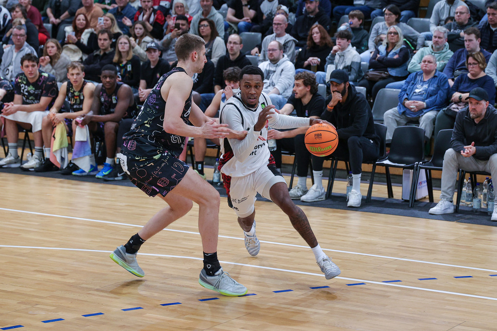 Pro A BAYER GIANTS vs Uni Baskets Münster-91 | Fotos von Basketballspielen aus dem Raum NRW fotografiert von Gero Mueller-Laschet und Daniel Schaefer - Realisiert mit Pictrs.com