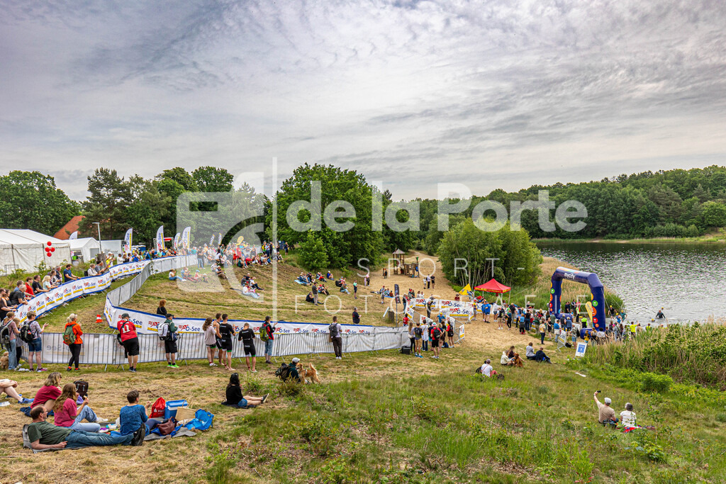 Für einen Tag machte der Post SV Uelzen aus dem Oldenstädter See eine Triathlon-Arena. | immodelaporte-sportfotos - Realisiert mit Pictrs.com