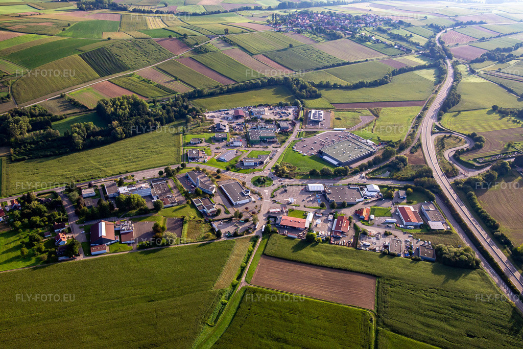 Vue aérienne: Parc industriel à Soultz-sous-Forêts dans le département Bas Rhin, France – .Photo: IMG_138093.jpg prise le 19/08/2023 par Werner Riehm/FLY-FOTO.eu – Résolution de l'original: 5472 x 3648 px