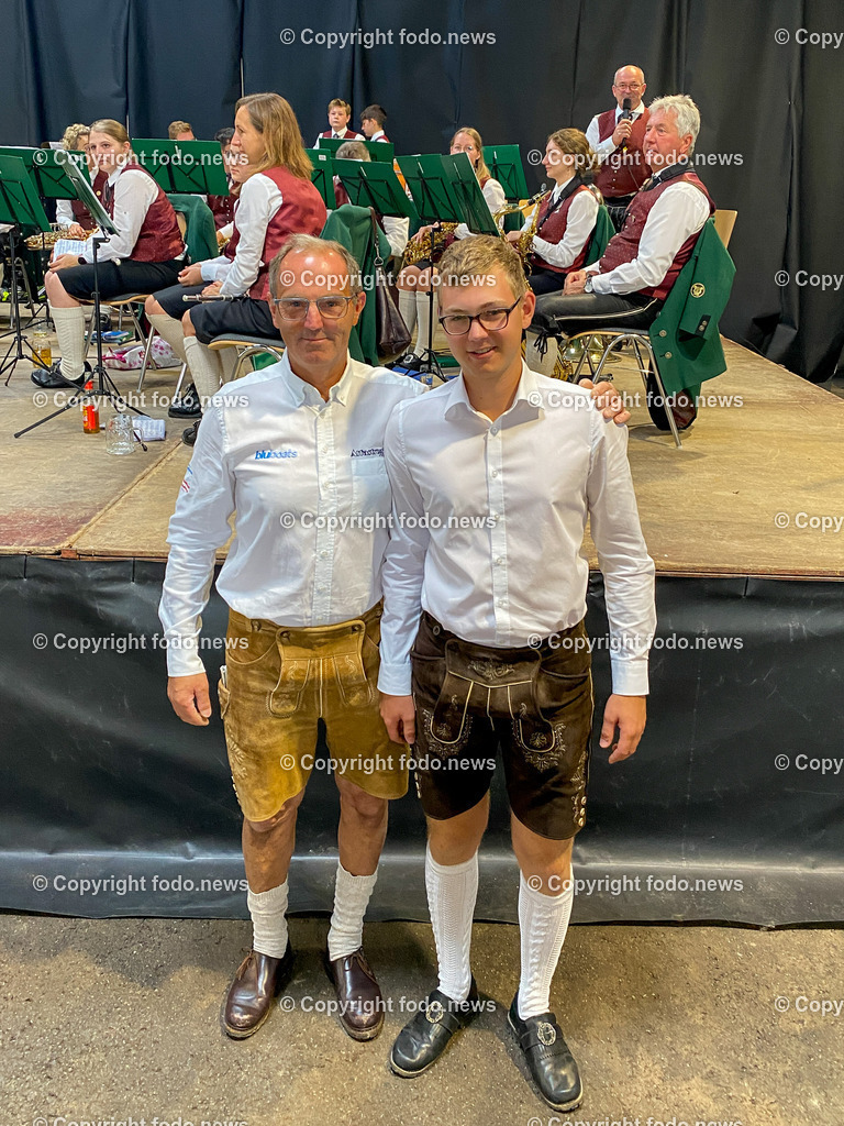 Franz Mittendorfer_ MYCS_ Boote_ 04.07.2024-14 | 04.07.2024, Schoerfling am Attersee, AUT, Boote Mittendorfer, MYCS, im Bild Franz Mittendorfer (Bootbauer) mit seinem Sohn REPRO