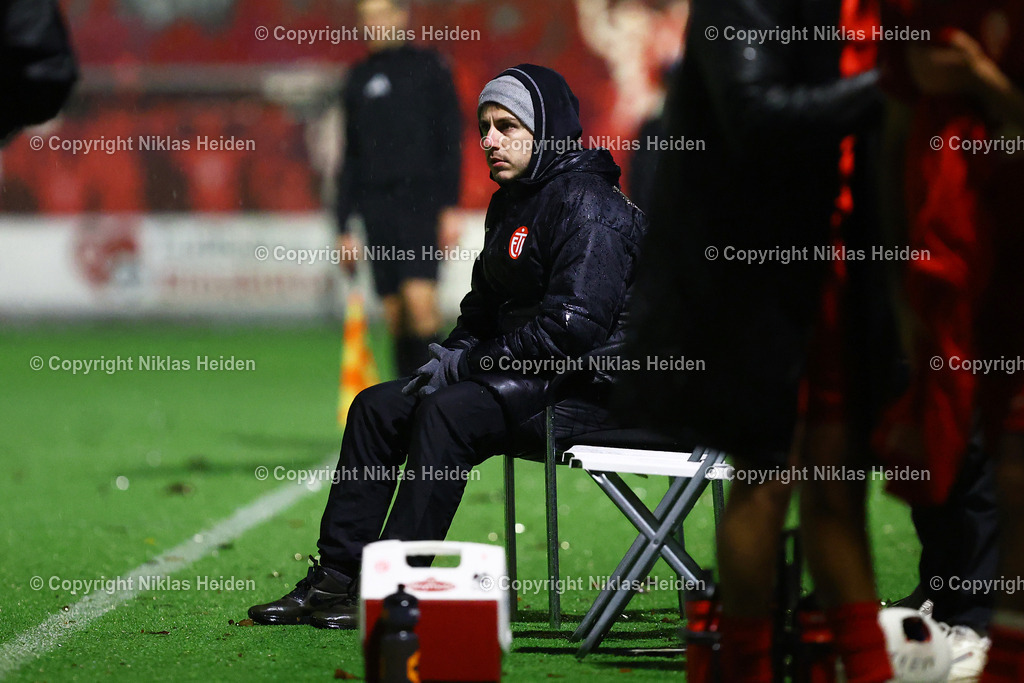 NH_EimsbüttelerTV_HEBC_OberligaHamburg_06122025 | Can Timo Schultz (Trainer, Eimsbütteler TV)Fußball I Herren I Gamesright Oberliga Hamburg I Saison 2025-2026  I 20. Spieltag I Eimsbütteler TV - HEBC I 06.12.2025 I Sportzentrum Hoheluft