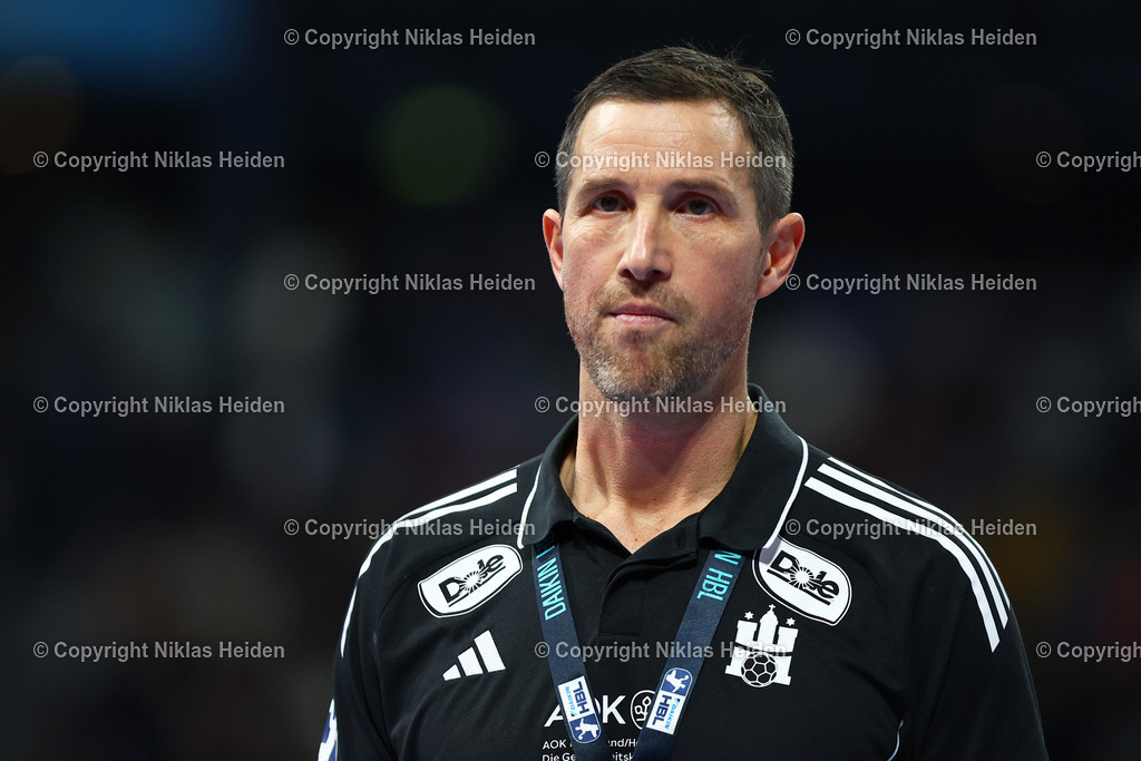 NH_HSVHamburg_FüchseBerlin_HandballBundesliga_23122025 | Torsten Jansen (Trainer, Handball Sport Verein Hamburg)Handball I Herren I Bundesliga (Daikin HBL) I Saison 2025-2026 I 24. Spieltag I Handball Sport Verein Hamburg - Füchse Berlin I 23.12.2025 I Barclays Arena