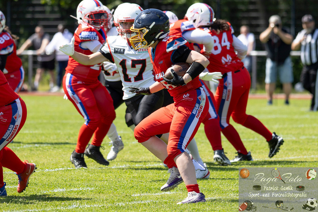GFLW 1: German Football League Women 1: Rodgau Pioneers Ladies - Stuttgart Scorpions Sisters, 07.06.2026 | Vera Mössinger (Rodgau Pioneers Ladies #88) läuft den Ball, Rodgau Pioneers Ladies - Stuttgart Scorpions Sisters, Rodgau, Maingau-Energie-Stadion "Am Weichsee", 7.6.2026 - Realisiert mit Pictrs.com