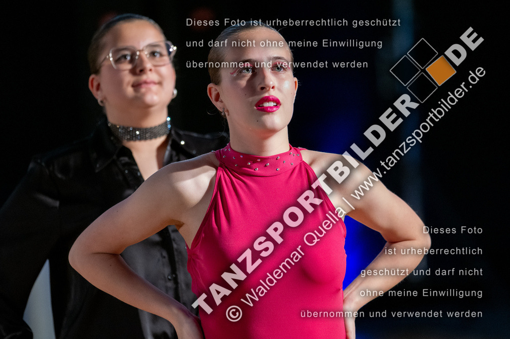 20250503-00613 | Hier finden Sie Tanz Bilder vom Latein und Standard Formationen tanzen. Sportbilder vom Tanzsport. Schöne Fotos und von Weltmeisterschaft, Europameisterschaft, Bundesliga, Regionalliga, Oberliga und Landesliga sowie von GOC Stuttgart, DanceComp, WM Bremen