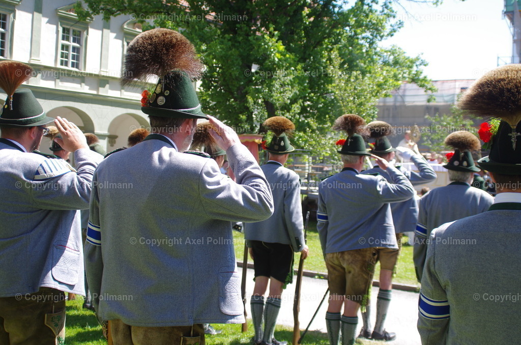 IMGP6703 | fotografiert von Axel PollmannLeonhardi Wallfahrt Benediktbeuern und Murnau, Fronleichnam, Fasching, Landschaft im Loisachtal und Benediktbeuern  - Realisiert mit Pictrs.com