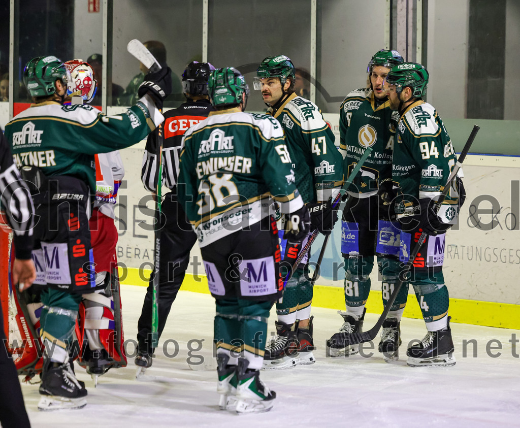 2026-02-15_120_TSV_Erding_gegen_EC_Peiting | Erding, Deutschland, 15.02.2026:Eishockey, Oberliga Süd 2025 / 2026, 47. Spieltag, TSV Erding gegen EC Peiting, Endergebnis: 4:5Louis Trattner (Erding Gladiators, #7), Paul Pfenninger (Erding Gladiators, #58), Marco Pfleger (Erding Gladiators, #47), Maximilian Forster (Erding Gladiators, #81), Markus Eberhardt (Erding Gladiators, #94)Foto: Christian Riedel / fotografie-riedel.net