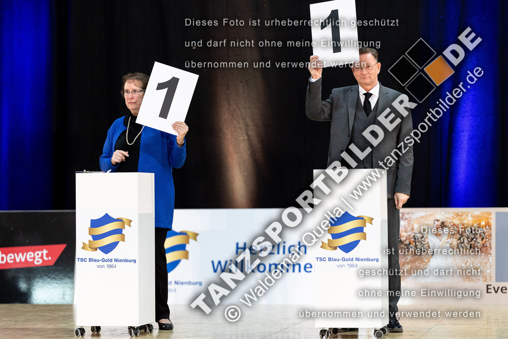 20240120-02256 | Hier finden Sie Tanz Bilder vom Latein und Standard Formationen tanzen. Sportbilder vom Tanzsport. Schöne Fotos und von Weltmeisterschaft, Europameisterschaft, Bundesliga, Regionalliga, Oberliga und Landesliga sowie von GOC Stuttgart, DanceComp, WM Bremen