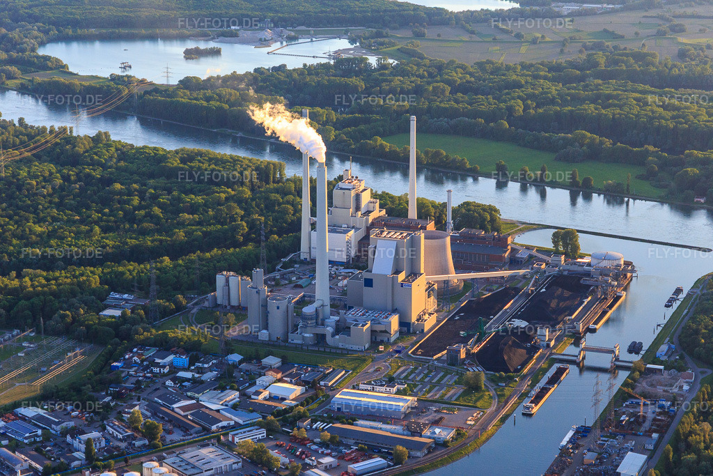 Luftbild: Karlsruher Rheinhäfen mit EnBW Energie Baden-Württemberg AG, Rheinhafen-Dampfkraftwerk Karlsruhe aus Osten im Ortsteil Daxlanden in Karlsruhe im Bundesland Baden-Württemberg in Deutschland. Foto: IMG_099641.jpg vom 21.05.2017 durch Werner Riehm/FLY-FOTO.deWWW.ENBW.COM