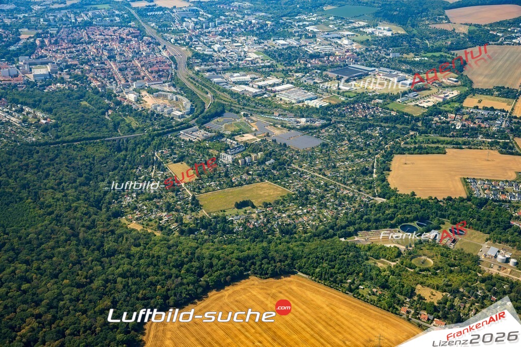 Luftbild der Stadt Weimar - Die Luftaufnahme wurde 2025 vom UL-Flugzeug heraus erstellt ( keine Drohne ) - Hochauflösende Luftaufnahme - für professionelle Ausdrucke geeignet. Die Geschenkidee !Hier alle&nbsp;Infos zur Lizenzierung der LuftaufnahmeWir fliegen auch dieses Jahr wieder in Ihre Region um Luftbilder zu erstellen.- Luftbild anfragen