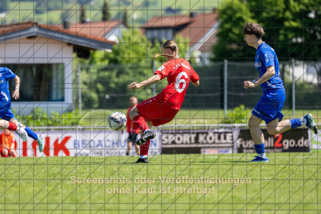 20250510_142103_0395 | #,1.FC Donzdorf (rot) vs. Karlsruher SC (blau), Fussball, EnBW-Oberliga B -Juniorinnen, 23. Spieltag, Saison 2024/2025, Rasenplatz, Lautertal Stadion, Süßener Straße 16, 73072 Donzdorf, 10.05.2025 - 14:00 Uhr,Foto: PhotoPeet-Sportfotografie/Peter Harich