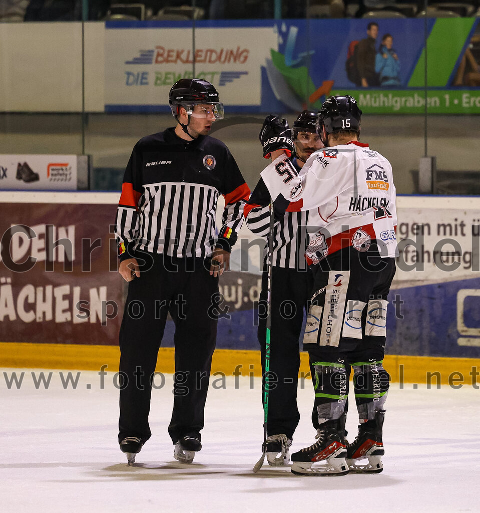 2024-03-15_039_TSV_Erding_gegen_EHC_Koenigsbrunn | Erding, Deutschland, 15.03.2024:
Eishockey, Bayernliga Playoffs 2023 / 2024, 3. Spieltag, TSV Erding gegen EHC Königsbrunn, Endergebnis: 3:4 n. V.

Lukas Hackelsmiller (EHC Königsbrunn, #15)

Foto: Christian Riedel / fotografie-riedel.net