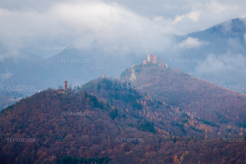 Luftbild: Burganlage der Veste Burg Trifels in Annweiler am Trifels im Bundesland Rheinland-Pfalz in Deutschland. Foto: IMG_61158.jpg vom 30.11.2013 durch Werner Riehm/FLY-FOTO.de