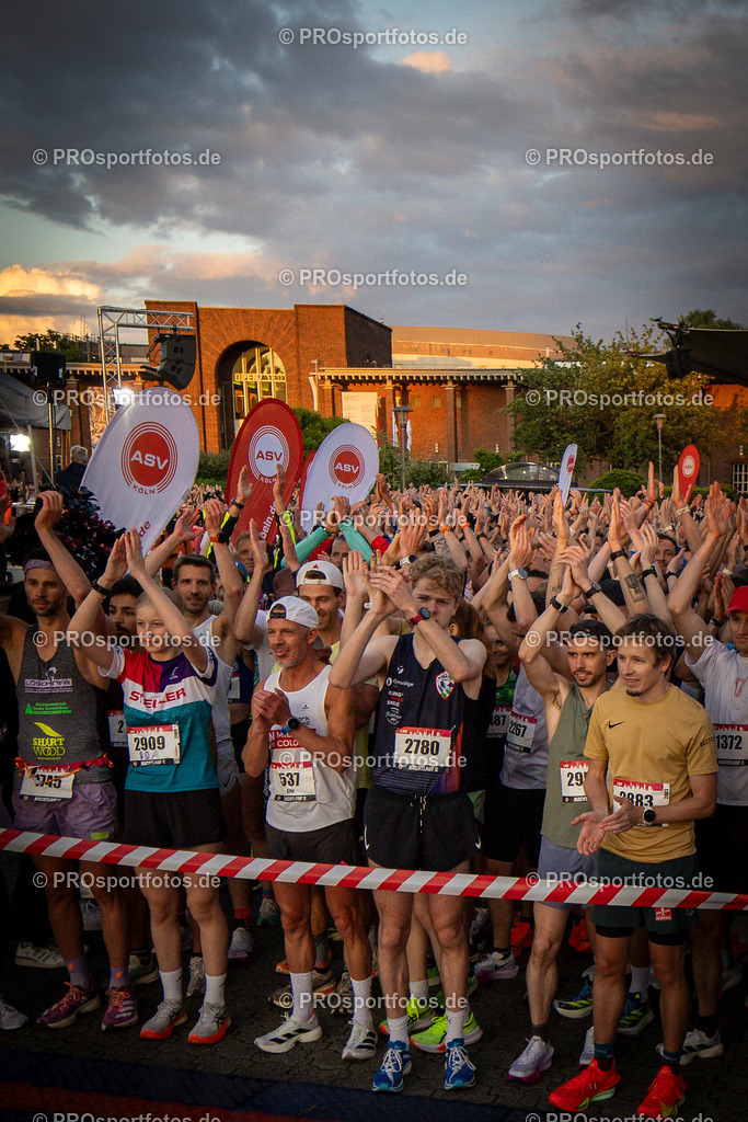 22. ASV Nachtlauf; Koeln, 28.05.25 | Impressionen vom 22. ASV Nachtlauf am 28.05.25 am Tanzbrunnen in Koeln. Foto: BEAUTIFUL SPORTS/Axel Kohring