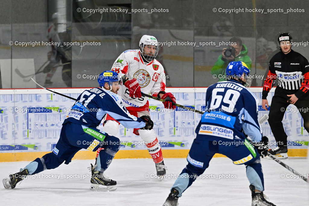 ESV FERLACH vs. ESC SOCCERZONE STEINDORF | #61 Friedrich Daniel ESC Steindorf, #58 Florian Matthias ESV Ferlach, #69 Kreuzer Philipp ESC Steindorf, OREL Stephan Referee, ESV FERLACH vs. ESC SOCCERZONE STEINDORF, ESV FERLACH vs. ESC SOCCERZONE STEINDORF am 22.11.2024 in Ferlach (Eishalle Ferlach ), Austria, (Photo by Bernd Stefan)