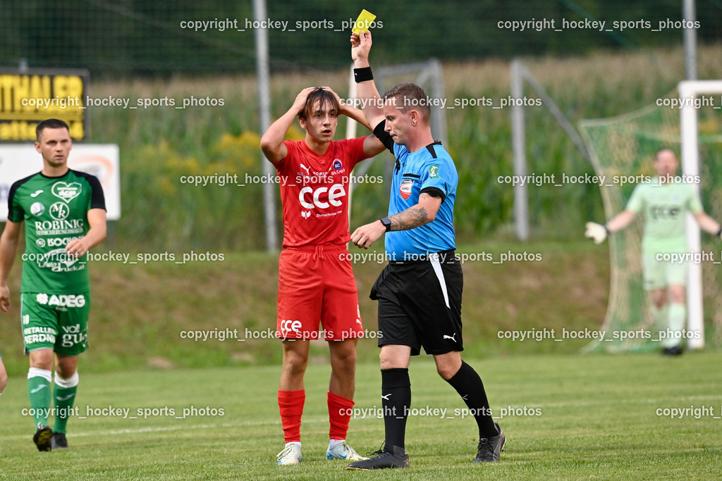 FC Lendorf vs. SC St.Veit | #6 Julian Hufnag St.Veit, Christof Perchtold Referee, Gelbe Karte, FC Lendorf vs. SC St.Veit, FC Lendorf vs. SC St.Veit am 17.08.2024 in Lendorf (Thomas Morgenstern-Arena), Austria, (Photo by Bernd Stefan)